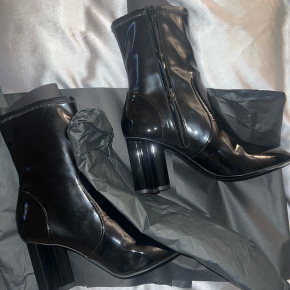 Louis Vuitton patent leather ankle boot - Picture 2 of 4